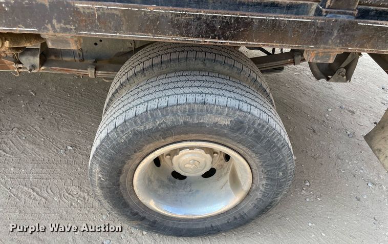 image for item NT9533 2001 Dodge Ram 3500  Quad Cab flatbed pickup truck