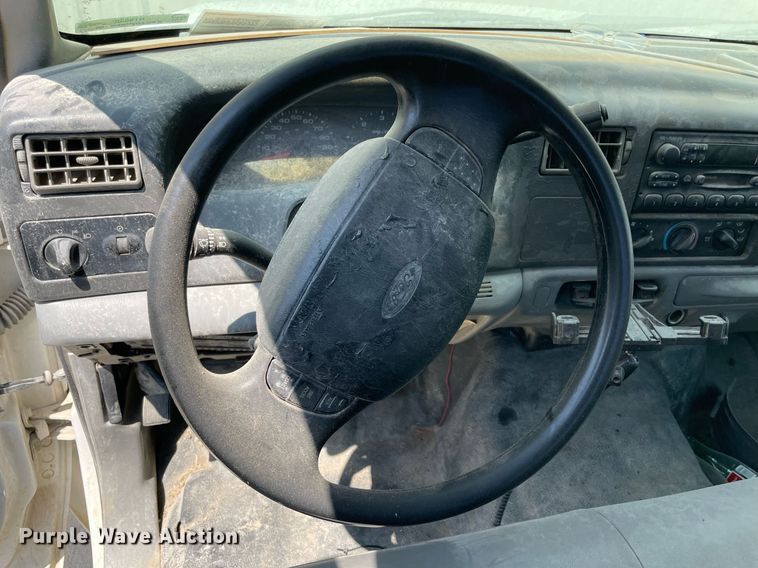 image for item NT9536 2002  Ford F250 Super Duty  SuperCab pickup truck