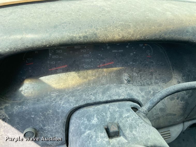 image for item NT9536 2002  Ford F250 Super Duty  SuperCab pickup truck