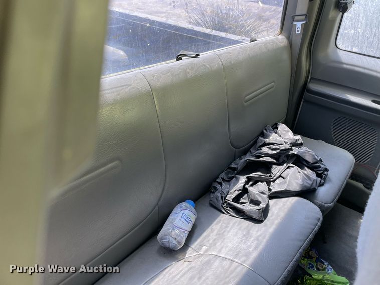 image for item NT9536 2002  Ford F250 Super Duty  SuperCab pickup truck