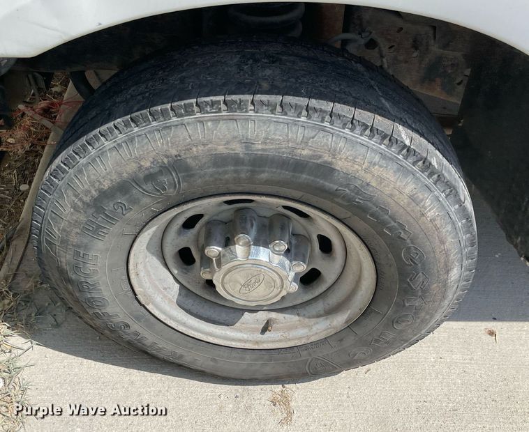 image for item NT9536 2002  Ford F250 Super Duty  SuperCab pickup truck