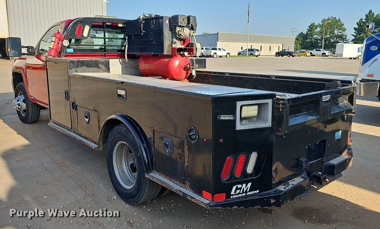 image for item NT9955 2015 GMC Sierra 3500HD  utility bed pickup truck