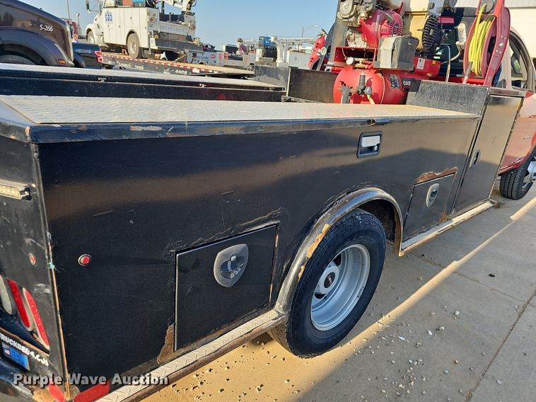 image for item NT9955 2015 GMC Sierra 3500HD  utility bed pickup truck