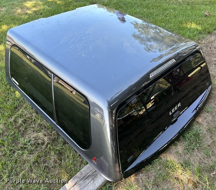 image for item OC9140 Leer 100 XL  pickup truck topper