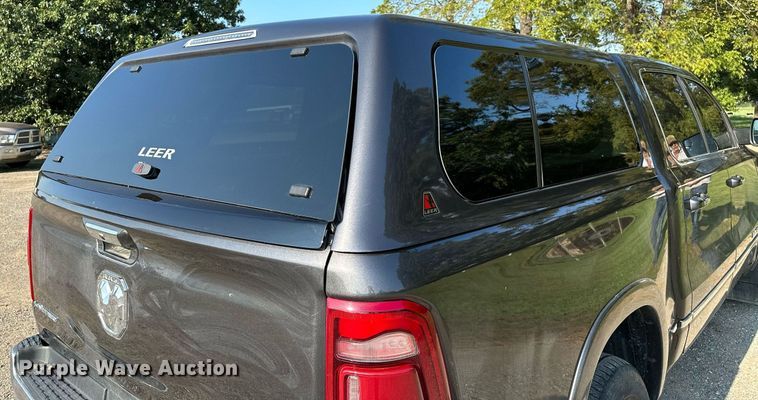 image for item OC9140 Leer 100 XL  pickup truck topper