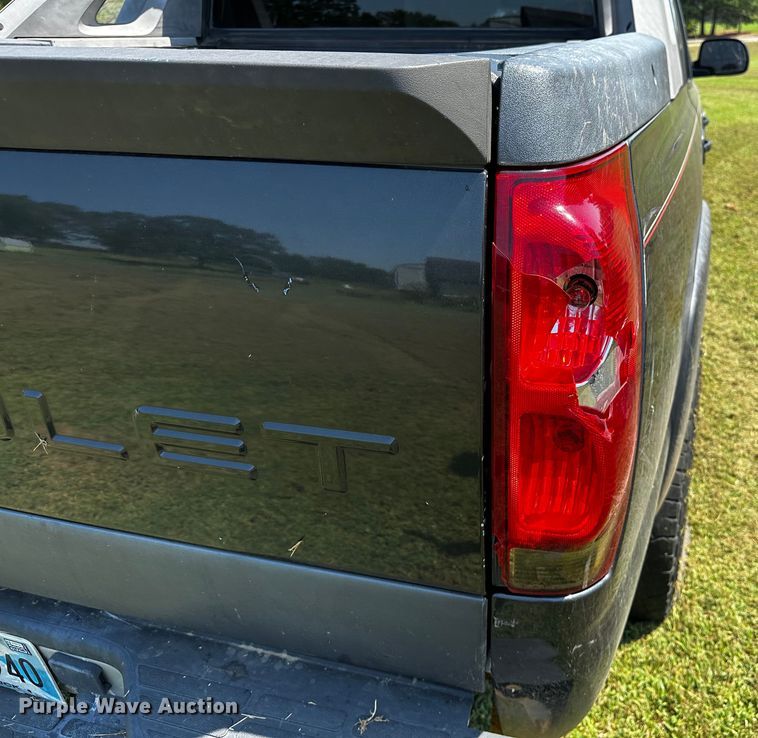 image for item OC9149 2003  Chevrolet Avalanche  Crew Cab pickup truck