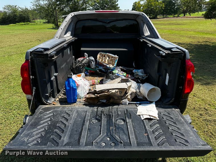 image for item OC9149 2003  Chevrolet Avalanche  Crew Cab pickup truck
