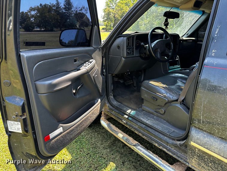 image for item OC9149 2003  Chevrolet Avalanche  Crew Cab pickup truck