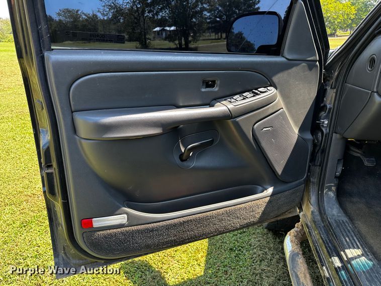 image for item OC9149 2003  Chevrolet Avalanche  Crew Cab pickup truck