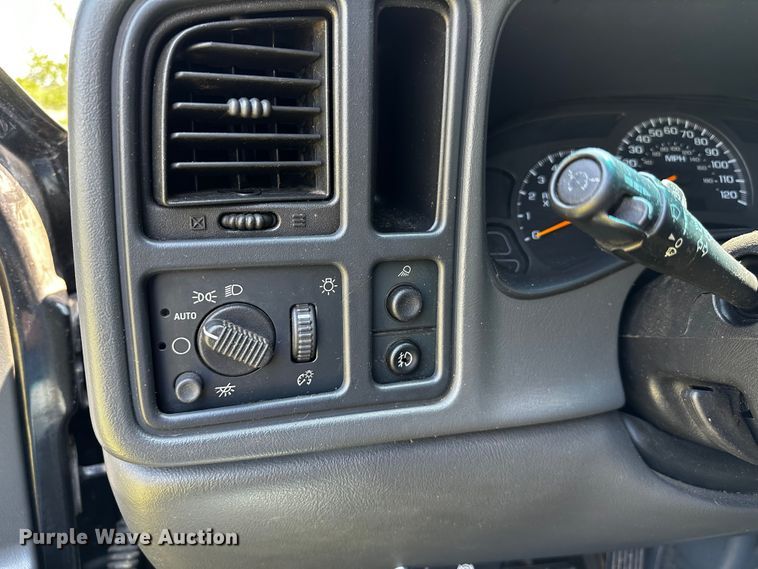 image for item OC9149 2003  Chevrolet Avalanche  Crew Cab pickup truck