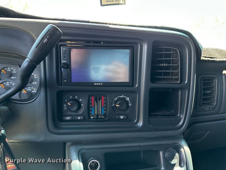 image for item OC9149 2003  Chevrolet Avalanche  Crew Cab pickup truck