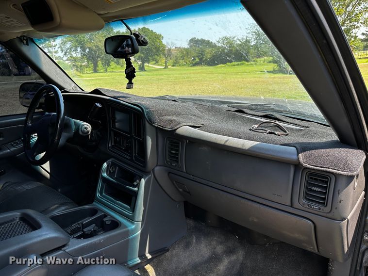 image for item OC9149 2003  Chevrolet Avalanche  Crew Cab pickup truck