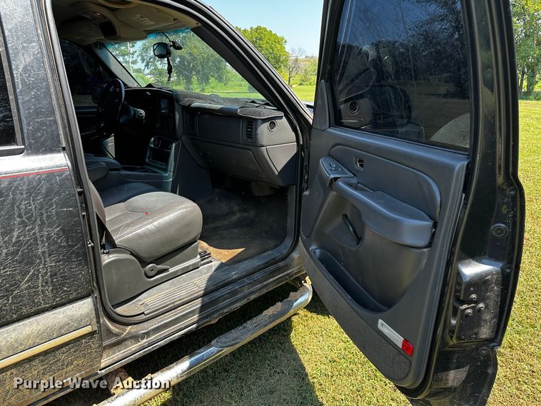 image for item OC9149 2003  Chevrolet Avalanche  Crew Cab pickup truck