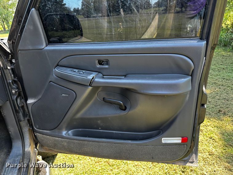 image for item OC9149 2003  Chevrolet Avalanche  Crew Cab pickup truck