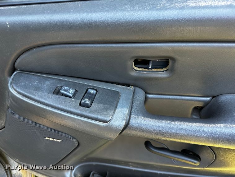 image for item OC9149 2003  Chevrolet Avalanche  Crew Cab pickup truck