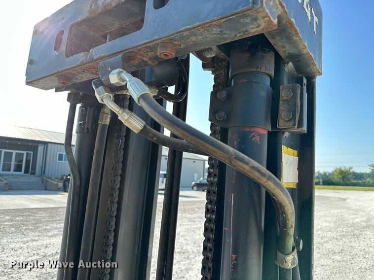 image for item OC9186 Caterpillar V50D  forklift