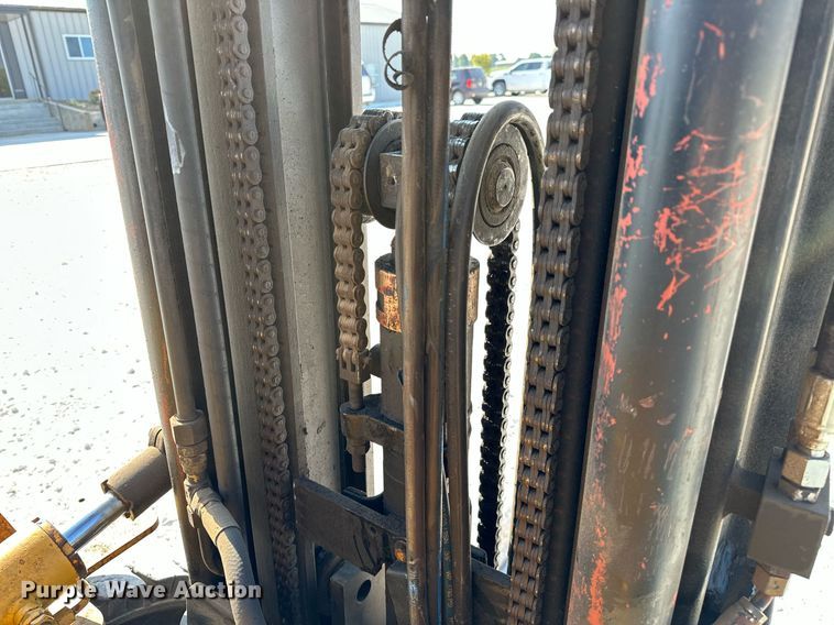 image for item OC9186 Caterpillar V50D  forklift