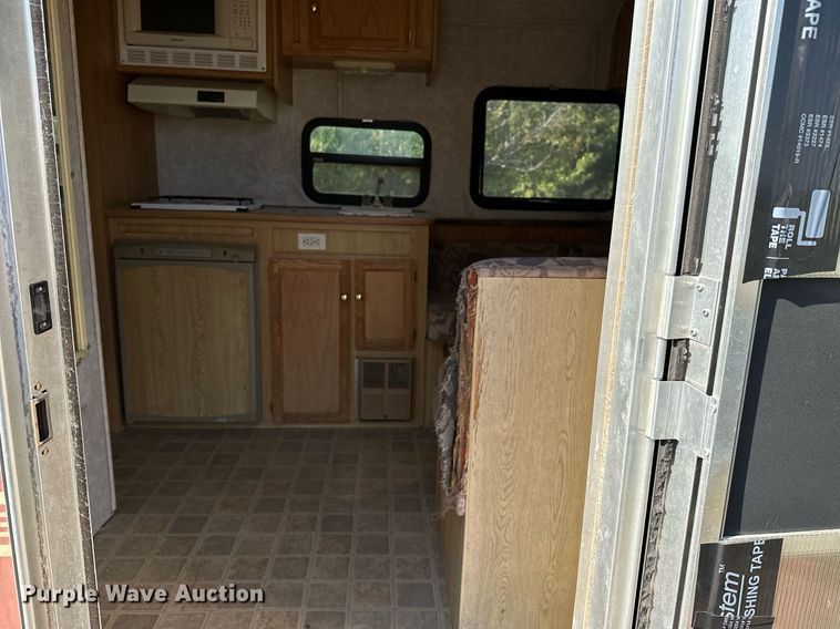 image for item OC9211 2003 Roadmaster Campmaster  camper