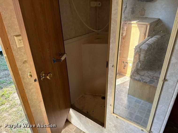 image for item OC9211 2003 Roadmaster Campmaster  camper