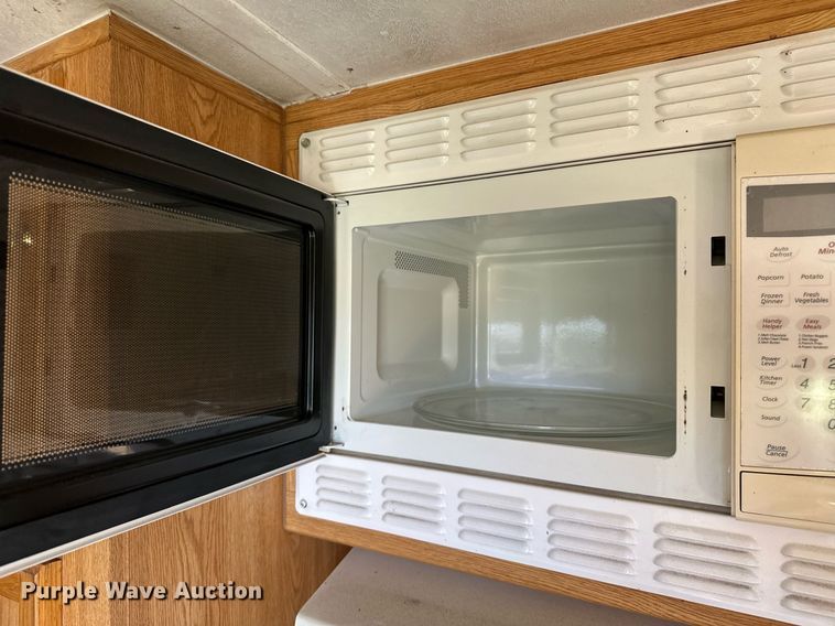 image for item OC9211 2003 Roadmaster Campmaster  camper