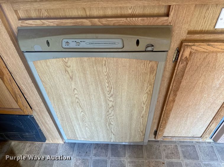 image for item OC9211 2003 Roadmaster Campmaster  camper