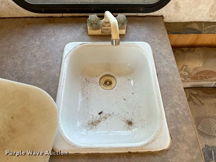 image for item OC9211 2003 Roadmaster Campmaster  camper