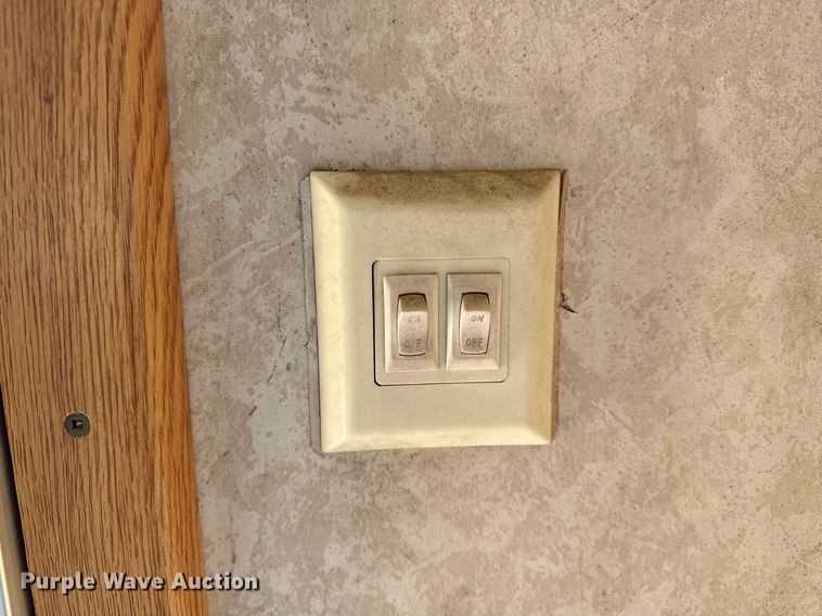 image for item OC9211 2003 Roadmaster Campmaster  camper