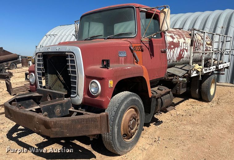 image for item OC9331 1976 Ford 8000  water truck