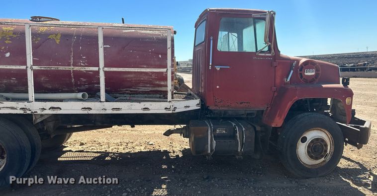 image for item OC9331 1976 Ford 8000  water truck