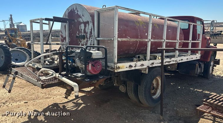 image for item OC9331 1976 Ford 8000  water truck