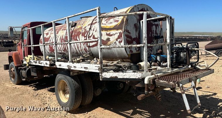 image for item OC9331 1976 Ford 8000  water truck