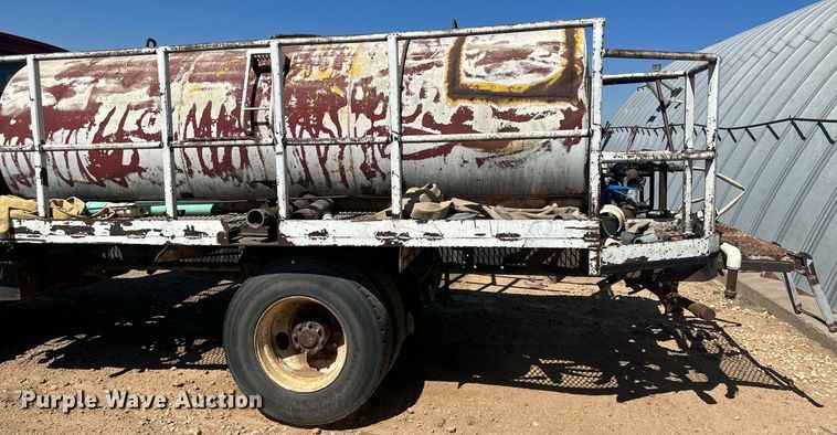 image for item OC9331 1976 Ford 8000  water truck