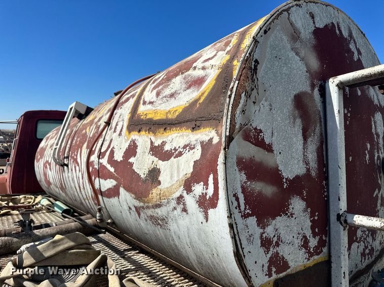 image for item OC9331 1976 Ford 8000  water truck