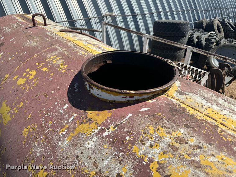 image for item OC9331 1976 Ford 8000  water truck