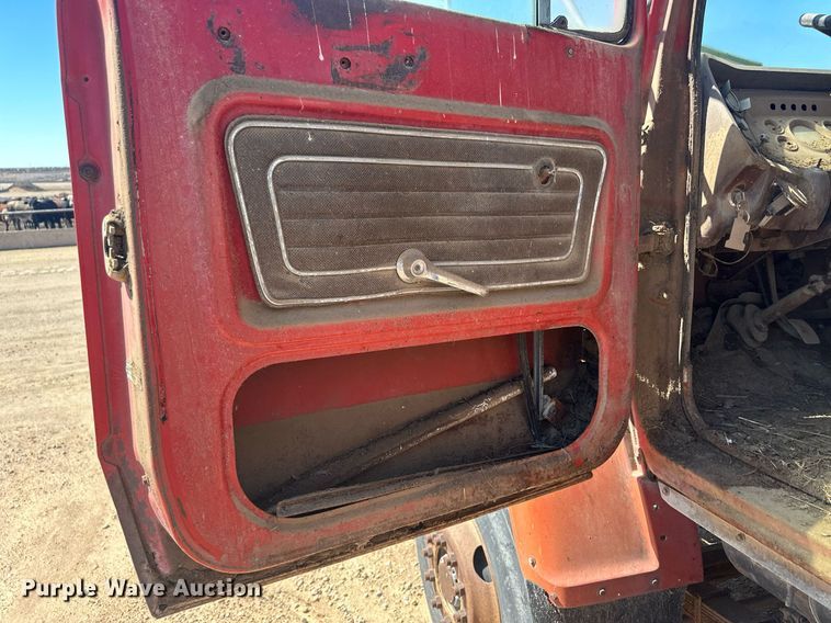 image for item OC9331 1976 Ford 8000  water truck