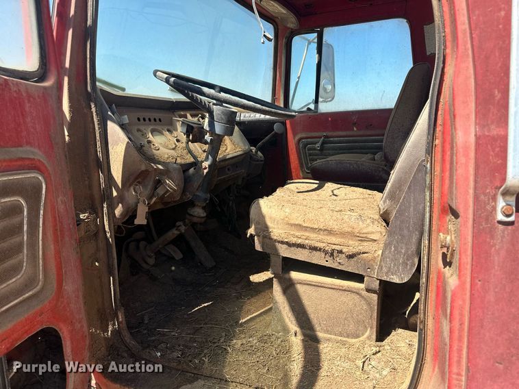 image for item OC9331 1976 Ford 8000  water truck