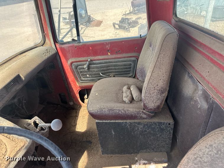 image for item OC9331 1976 Ford 8000  water truck