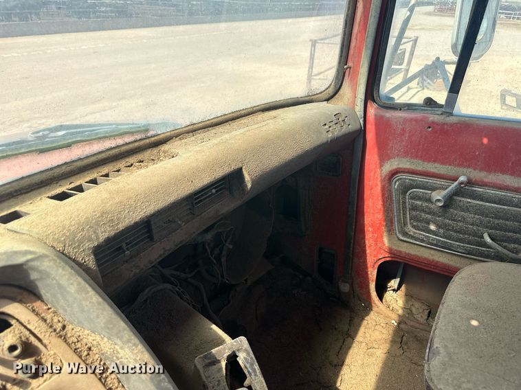 image for item OC9331 1976 Ford 8000  water truck