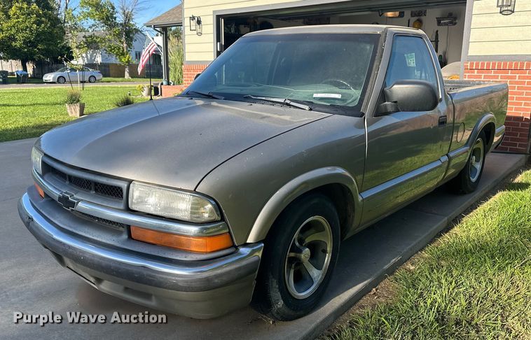 image for item OC9387 2001  Chevrolet S10  pickup truck