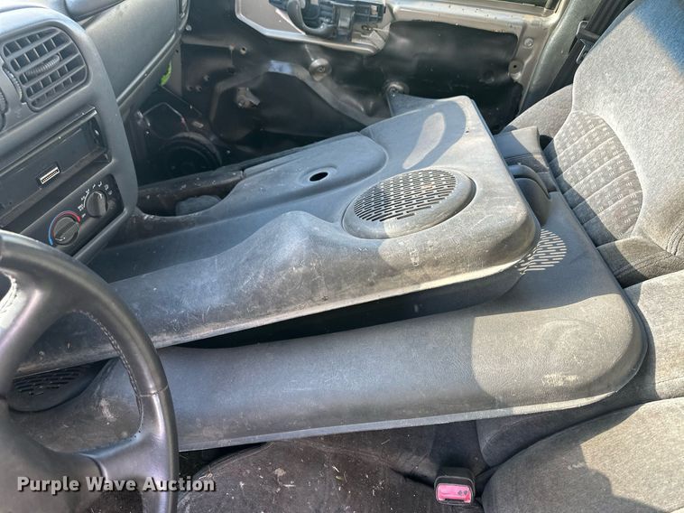 image for item OC9387 2001  Chevrolet S10  pickup truck