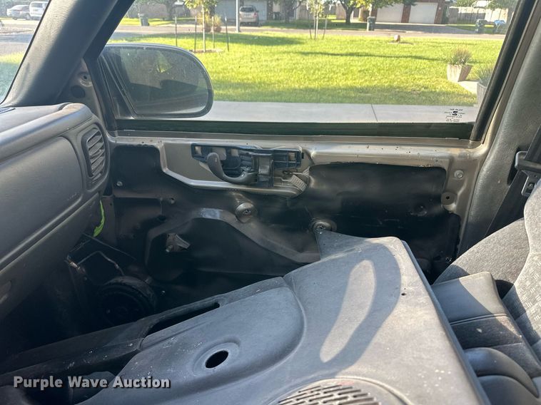 image for item OC9387 2001  Chevrolet S10  pickup truck