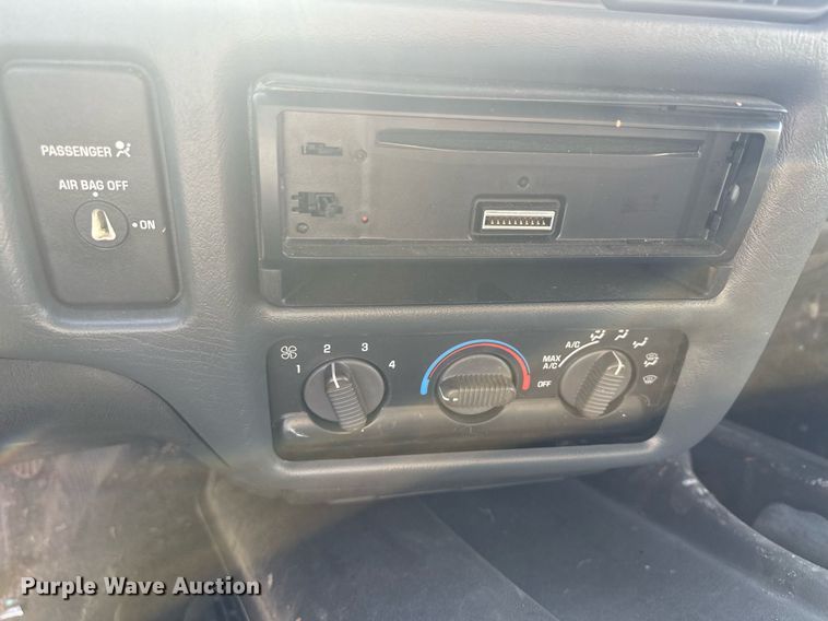 image for item OC9387 2001  Chevrolet S10  pickup truck