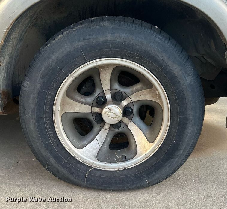 image for item OC9387 2001  Chevrolet S10  pickup truck