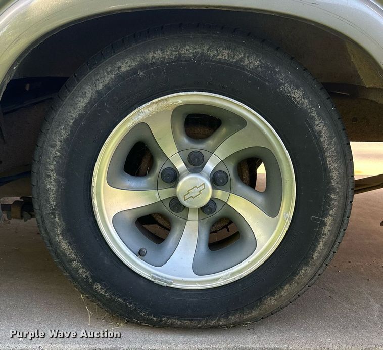 image for item OC9387 2001  Chevrolet S10  pickup truck