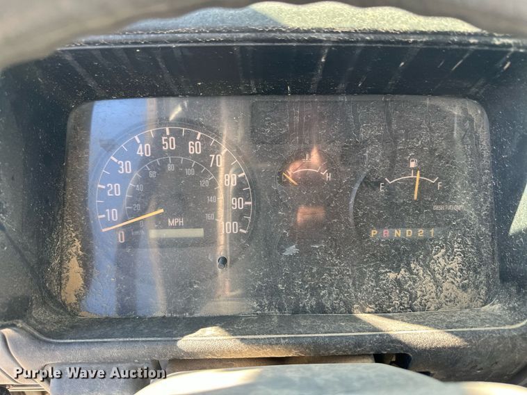 image for item OC9388 1999 Isuzu NPR  dump flatbed truck