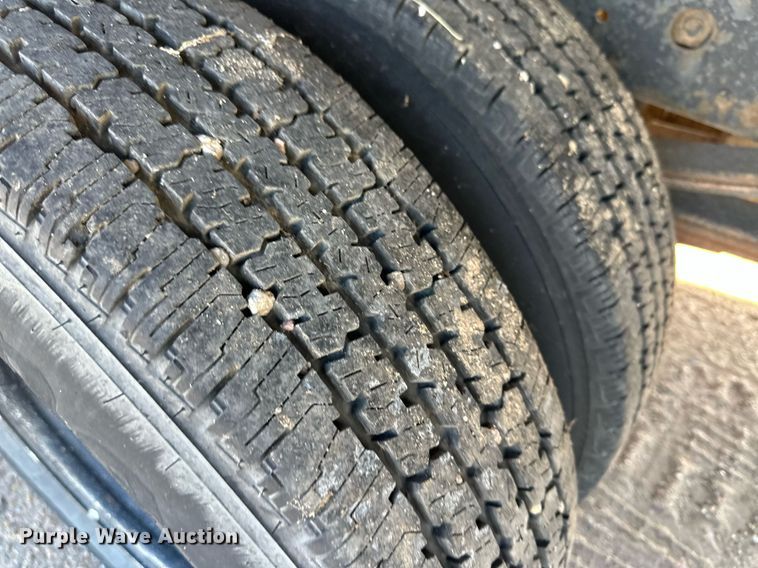 image for item OC9388 1999 Isuzu NPR  dump flatbed truck