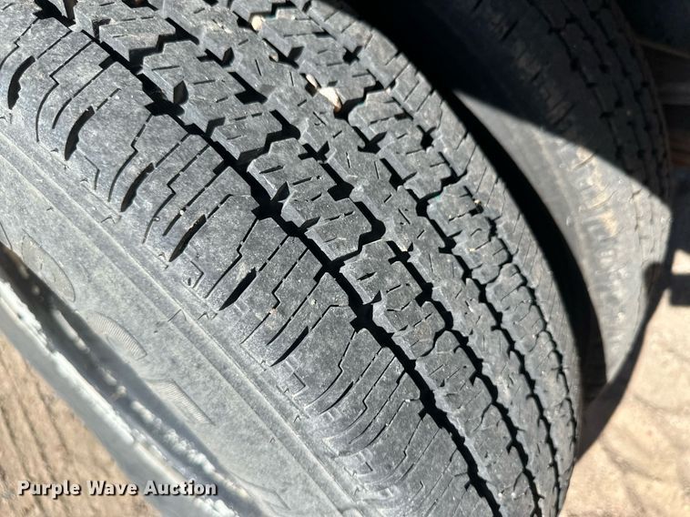 image for item OC9388 1999 Isuzu NPR  dump flatbed truck