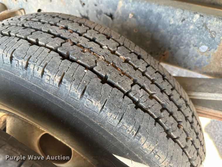 image for item OC9388 1999 Isuzu NPR  dump flatbed truck