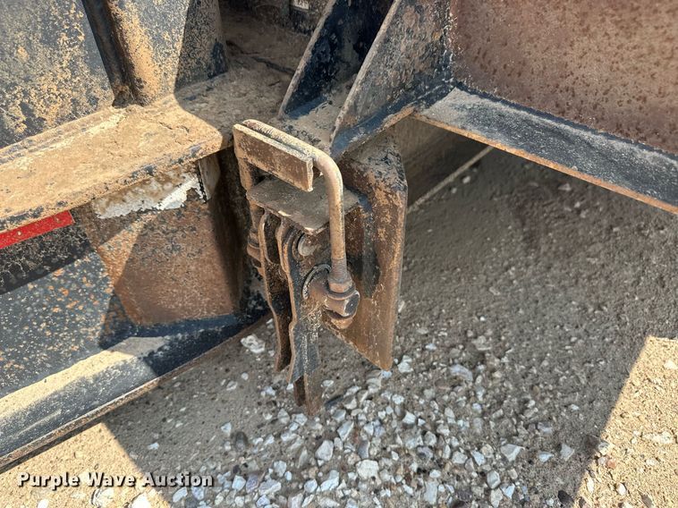 image for item OC9434 2002 Trail-Eze  tilt deck equipment trailer