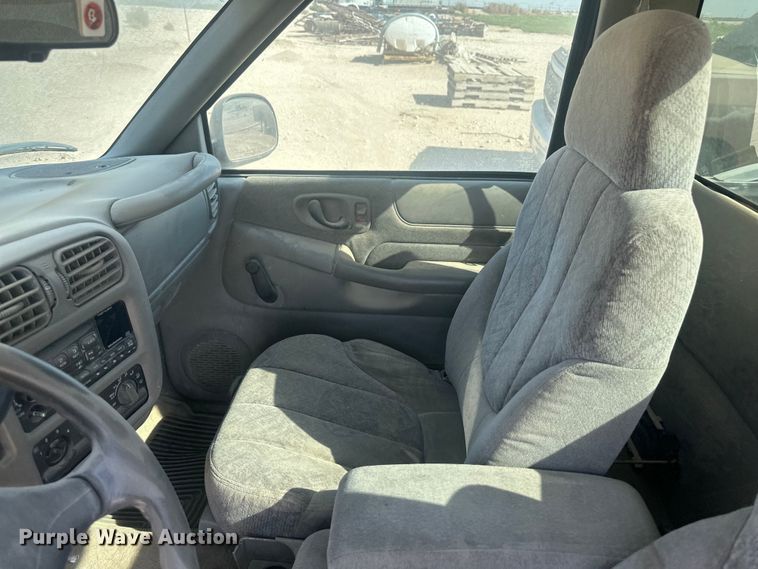 image for item OC9436 1998 GMC Sonoma  pickup truck